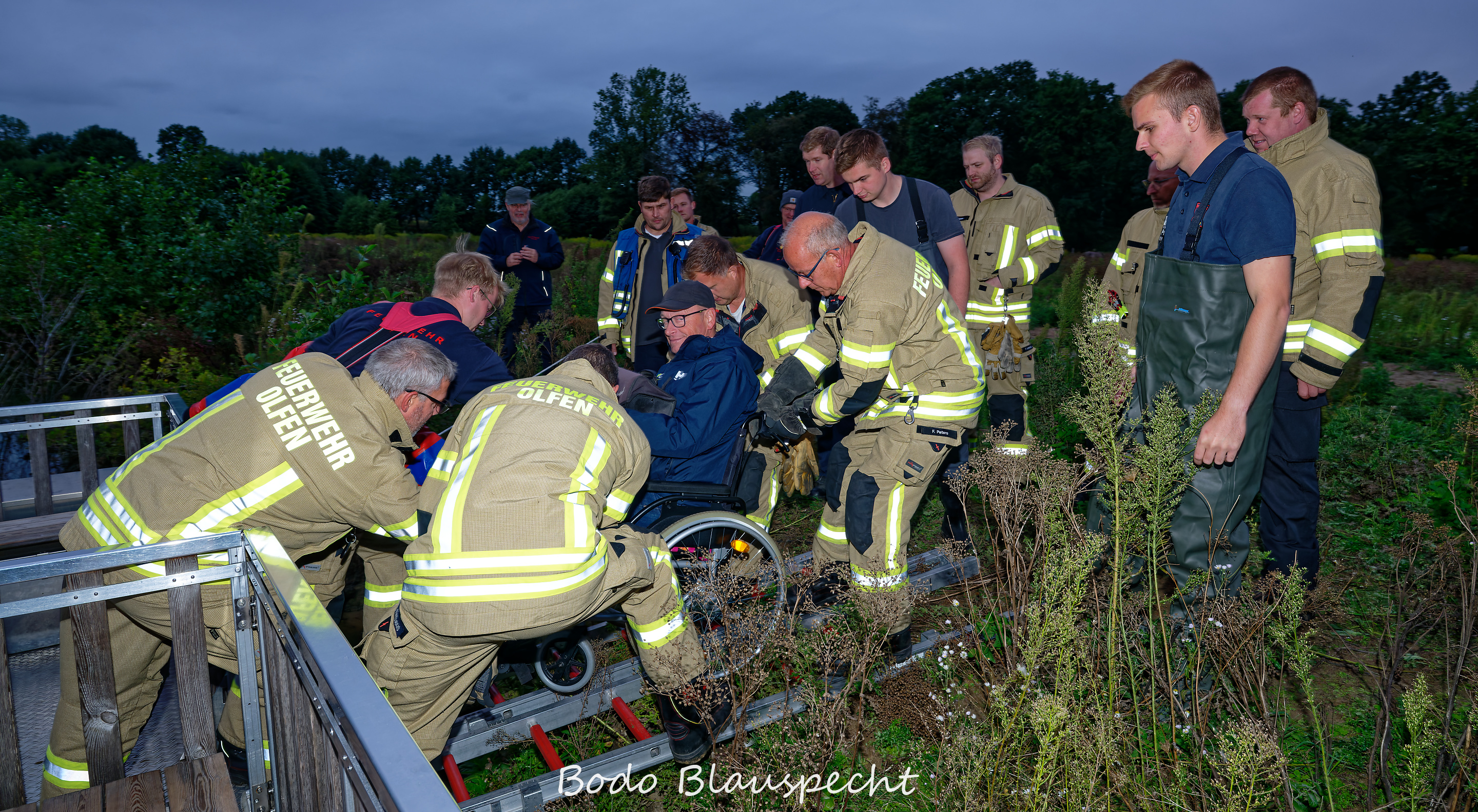 09.17 19.34 157   Feuerwehrübung   Steveraue WEB